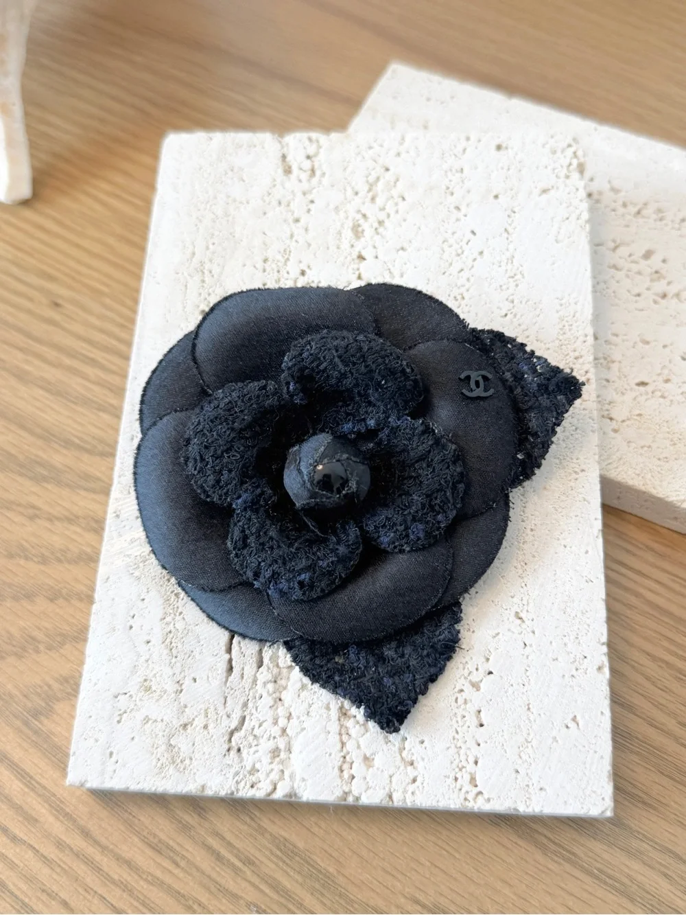 CHANEL Camélia Brooch crafted from black tweed/canvas